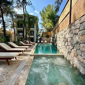 esmahan-forest-and-pool-by-zehra-suites.aegeanhotels.net/
